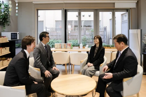 写真:みなみの苑でのインタビューの様子